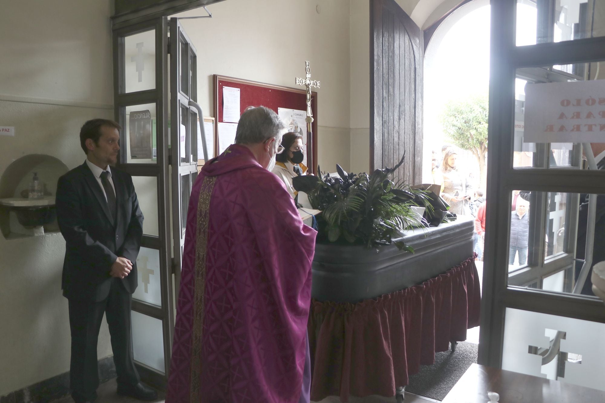 La misa funeral se ha celebrado a las 13.00 horas en la Iglesia de San Francisco de La Vega de la capital leonesa.