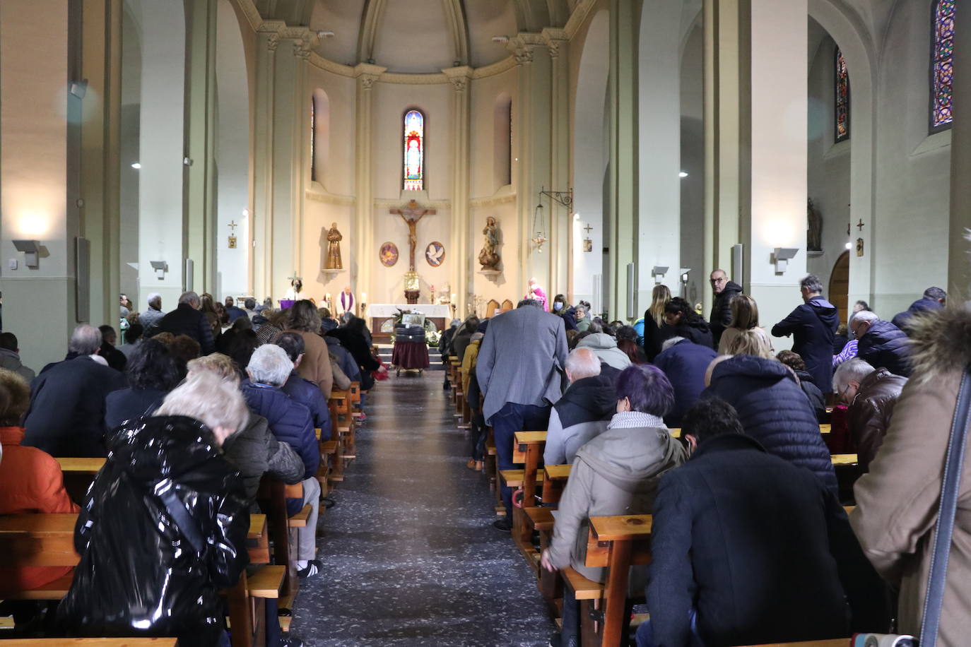 La misa funeral se ha celebrado a las 13.00 horas en la Iglesia de San Francisco de La Vega de la capital leonesa.