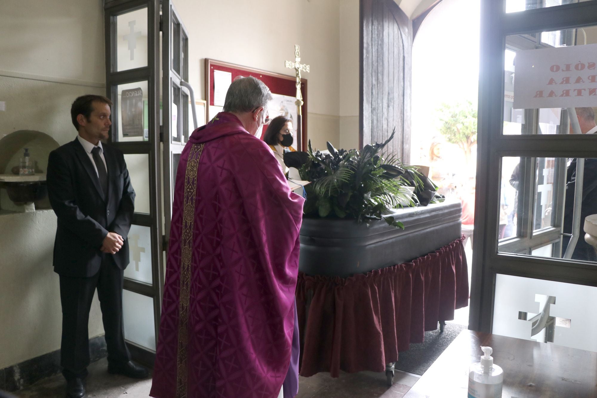 La misa funeral se ha celebrado a las 13.00 horas en la Iglesia de San Francisco de La Vega de la capital leonesa.