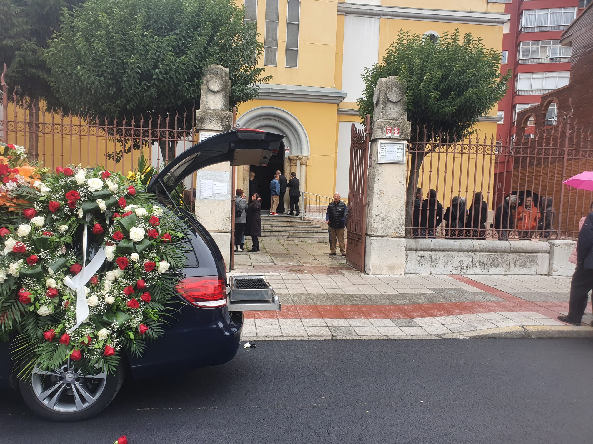 La misa funeral se ha celebrado a las 13.00 horas en la Iglesia de San Francisco de La Vega de la capital leonesa.