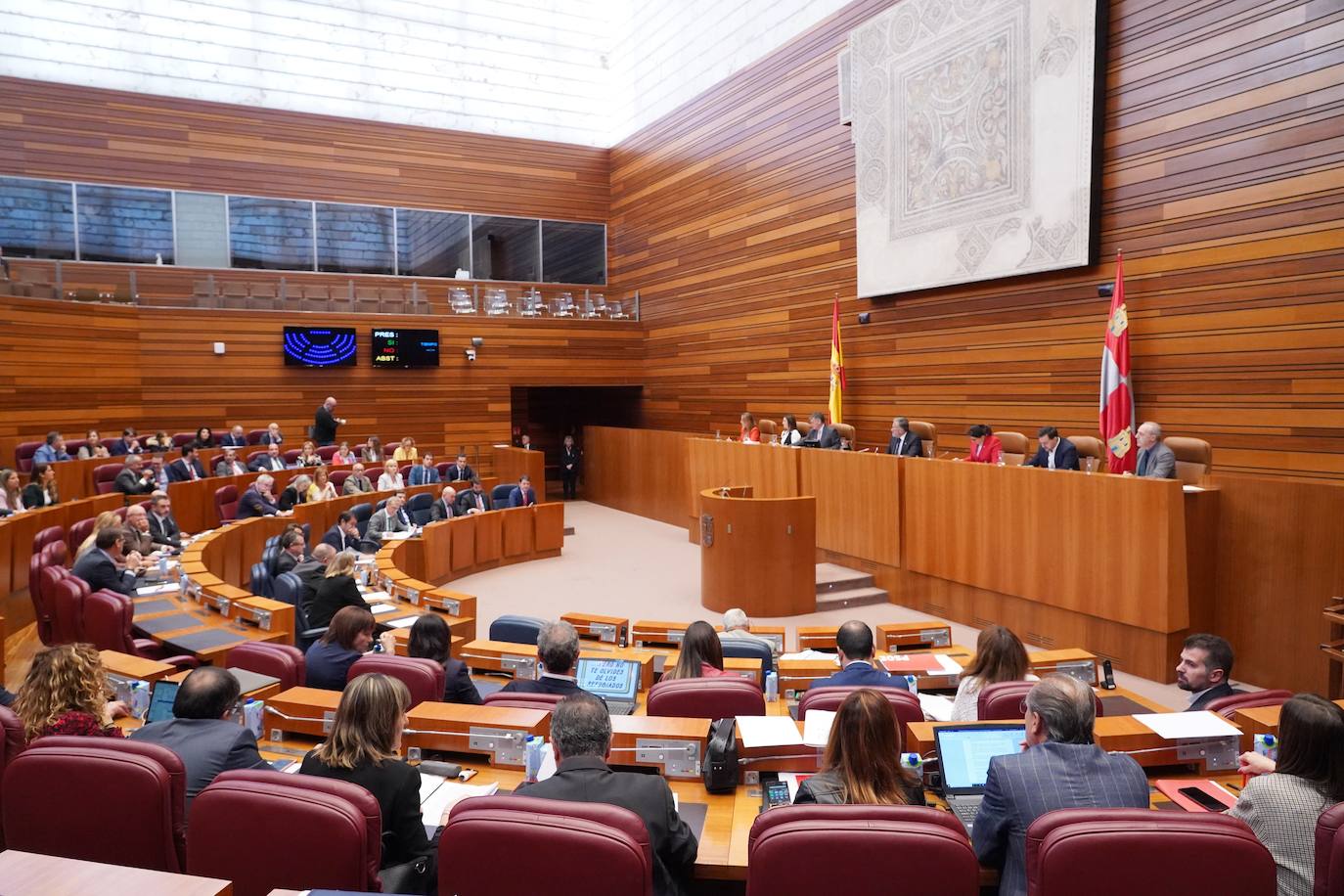 Segunda jornada del Pleno de las Cortes de Castilla y León en la que se aprobará el acuerdo de la Junta por el que se fija el límite de gasto no financiero para el ejercicio 2023.