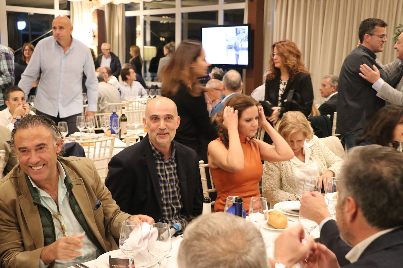 Más de 250 personas participan enuna cena en el Hotel Santiago león para arropar a Urbano González en su lucha contra la ELA.