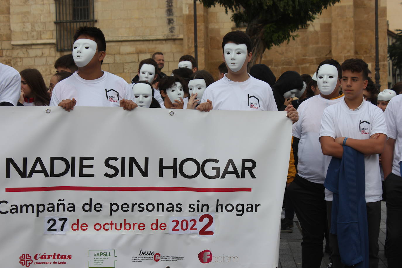 El acto 'Fuera de cobertura' que se ha celebrado este jueves en León dentro de la campaña 'Nadie Sin Hogar 2022'.