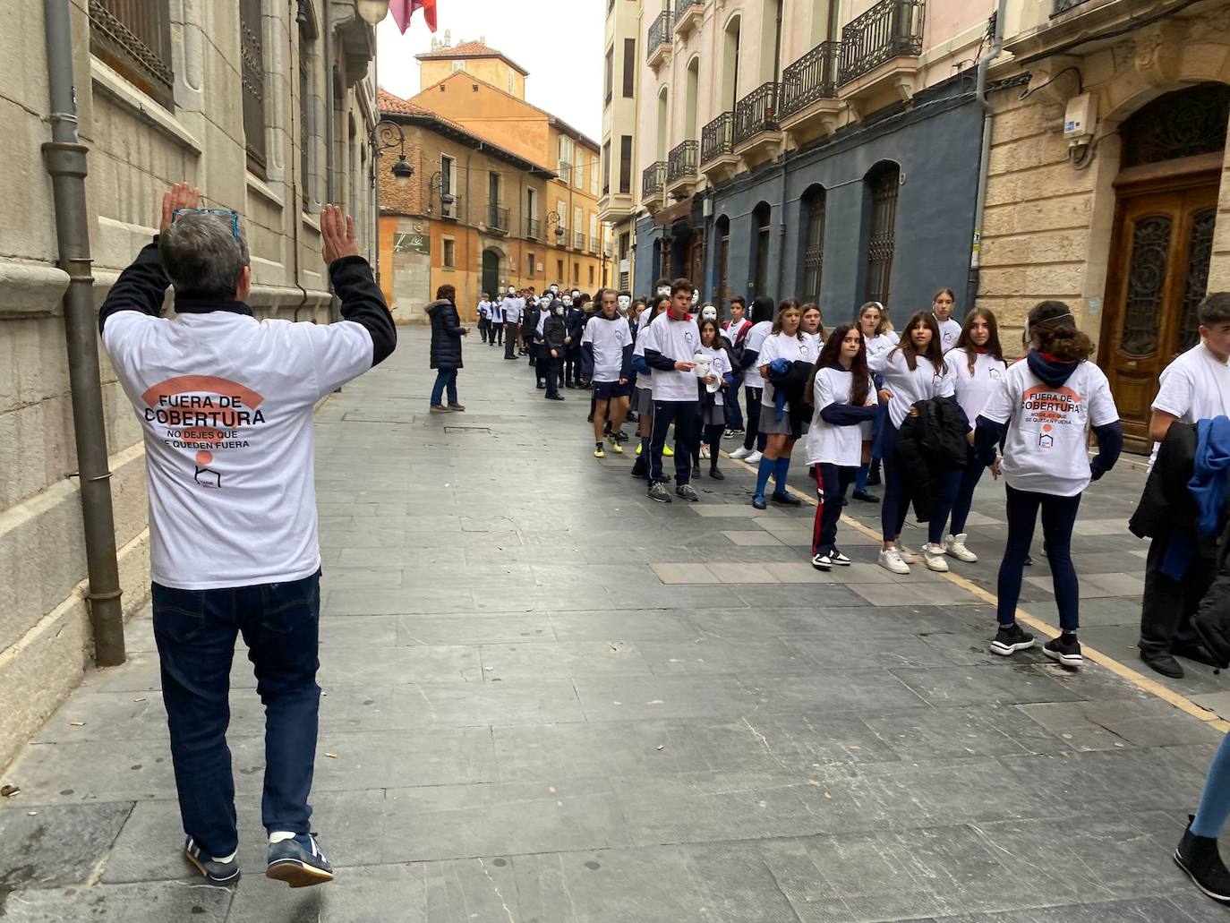 El acto 'Fuera de cobertura' que se ha celebrado este jueves en León dentro de la campaña 'Nadie Sin Hogar 2022'.