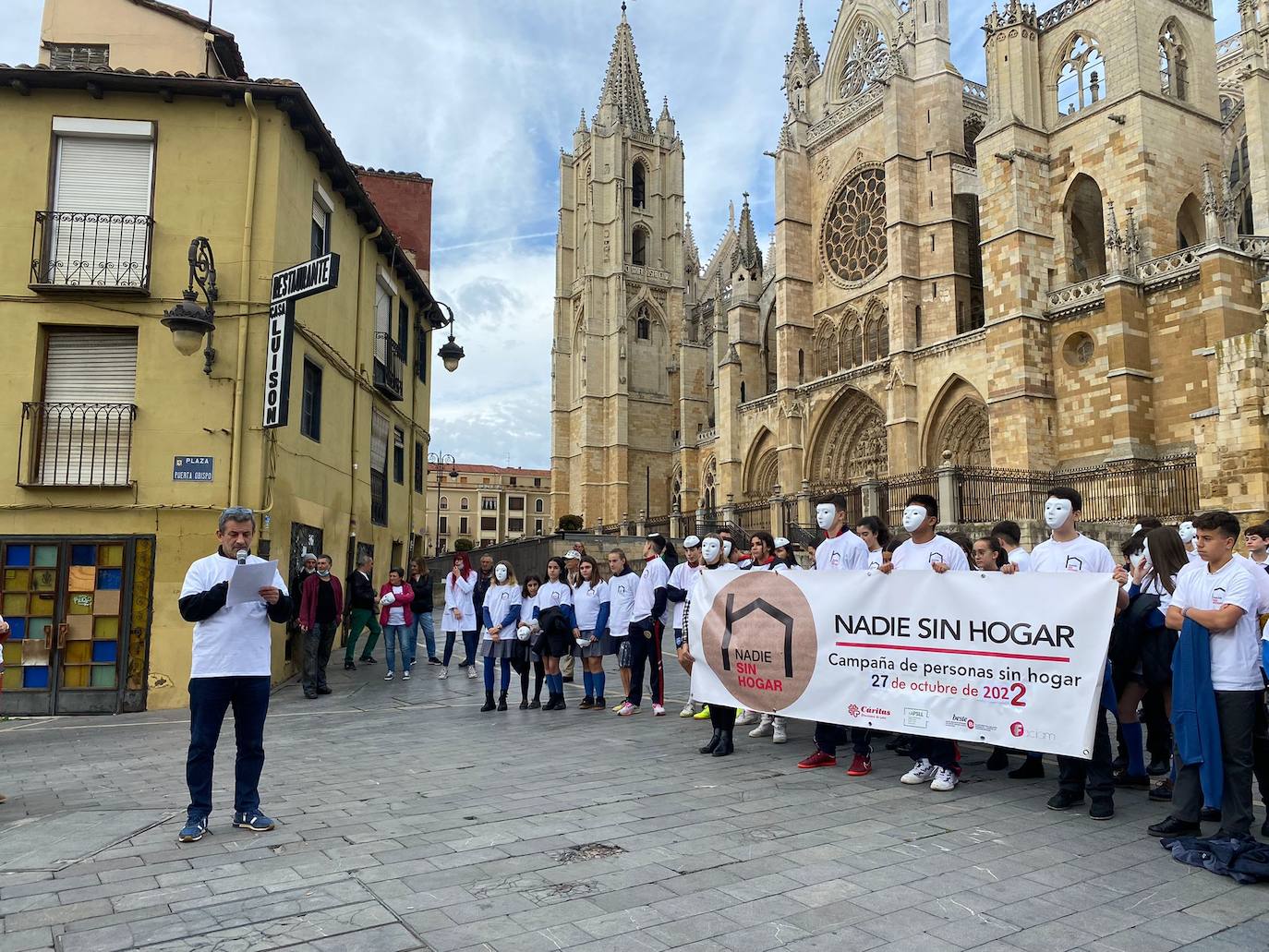 El acto 'Fuera de cobertura' que se ha celebrado este jueves en León dentro de la campaña 'Nadie Sin Hogar 2022'.