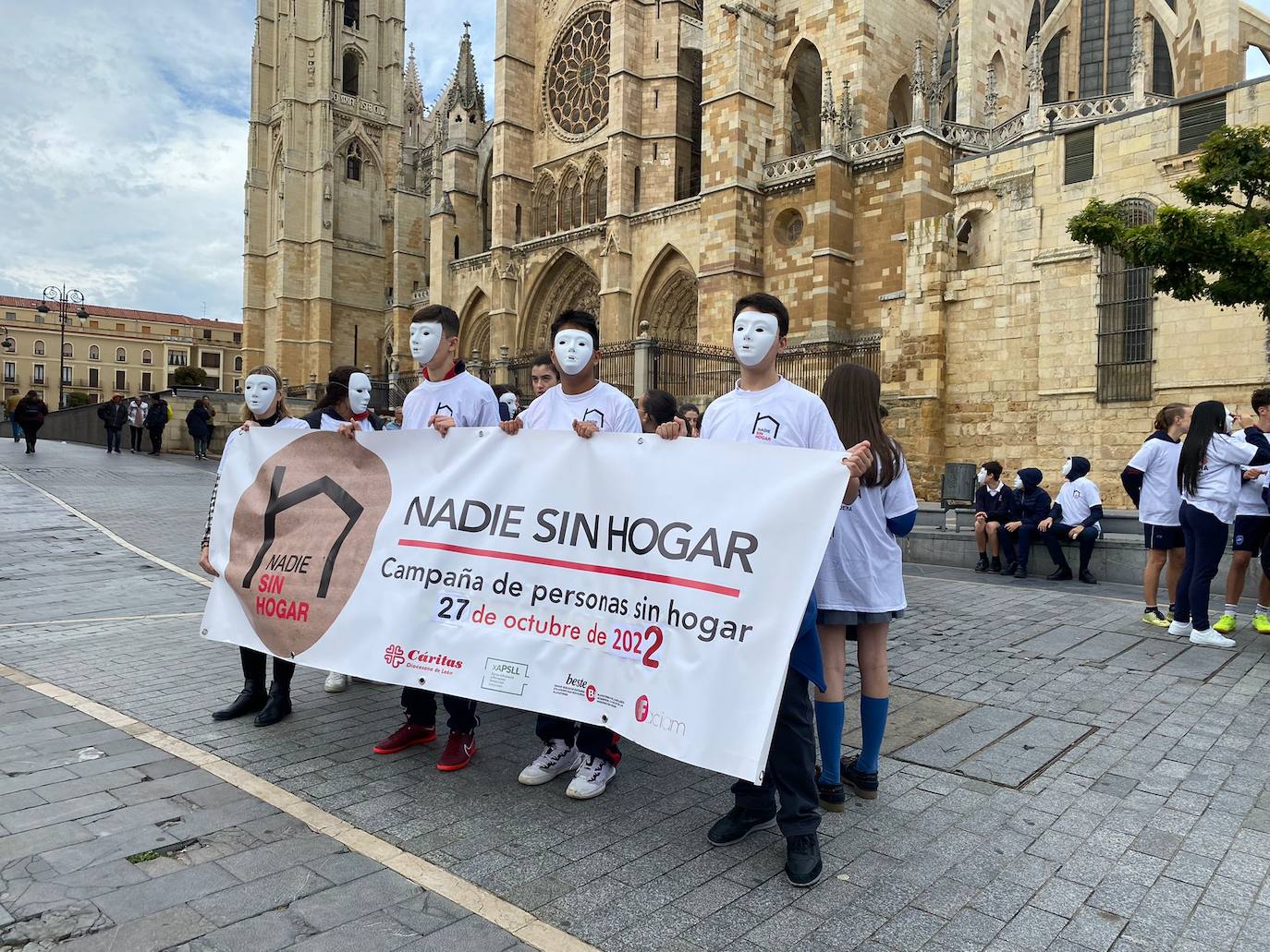 El acto 'Fuera de cobertura' que se ha celebrado este jueves en León dentro de la campaña 'Nadie Sin Hogar 2022'.