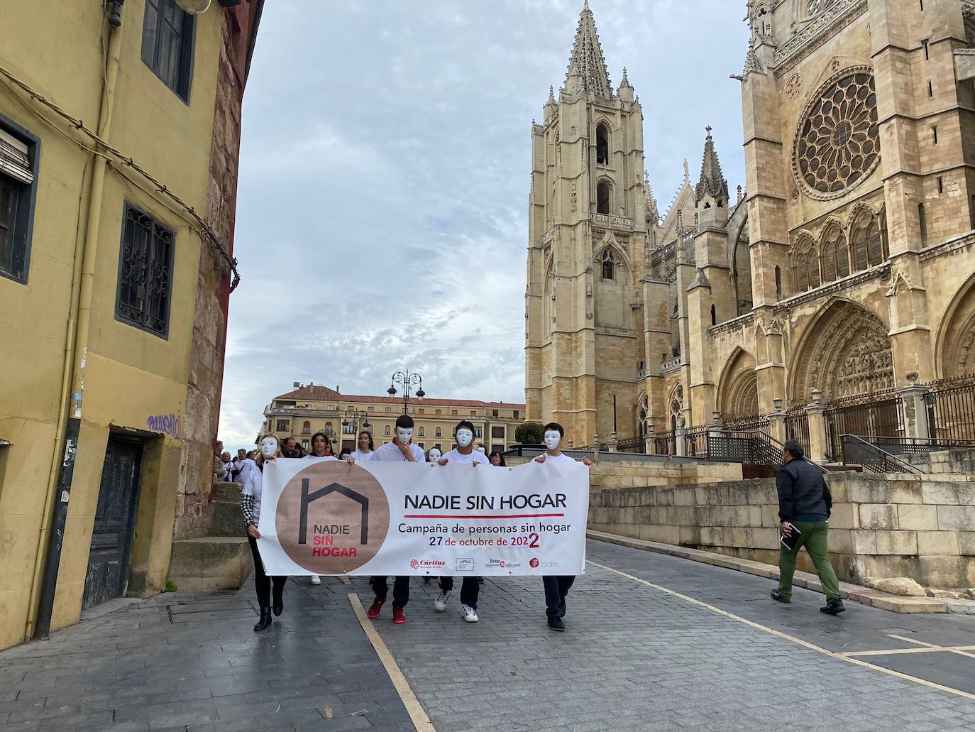 El acto 'Fuera de cobertura' que se ha celebrado este jueves en León dentro de la campaña 'Nadie Sin Hogar 2022'.