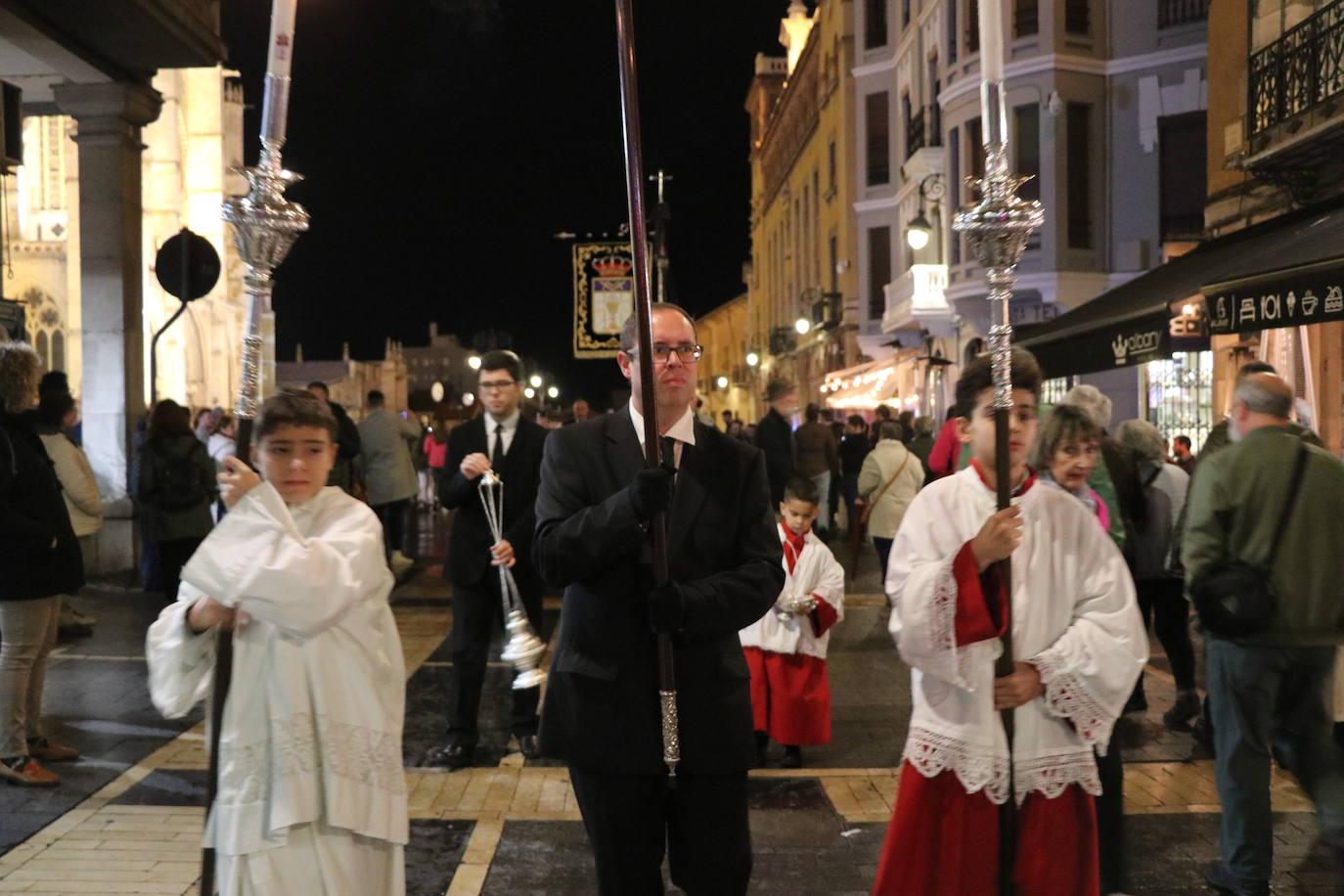 Fotos: Traslado procesional del Santo Cristo del Desenclavo