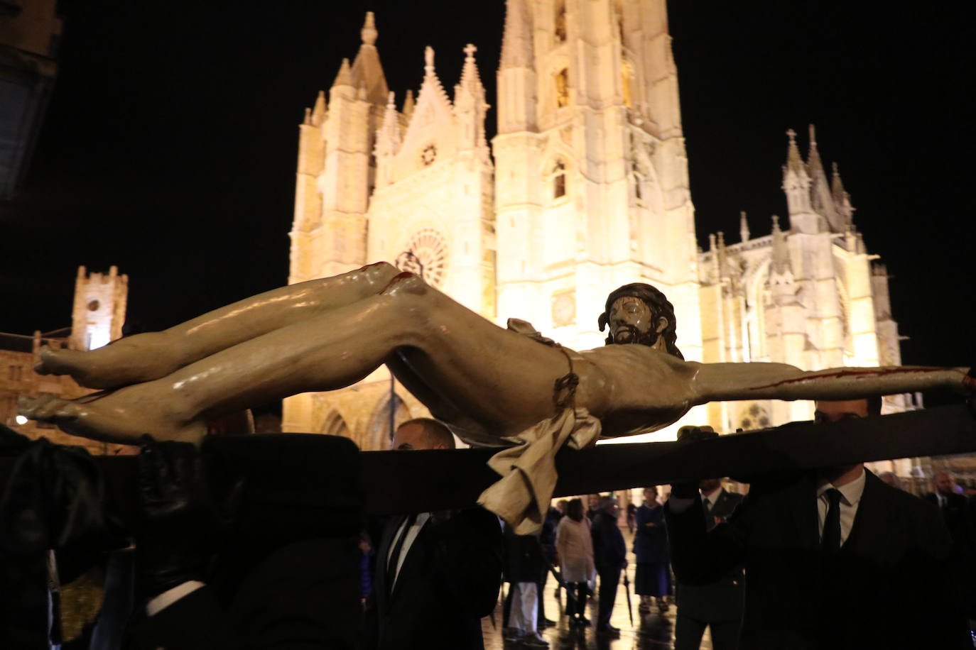 Fotos: Traslado procesional del Santo Cristo del Desenclavo