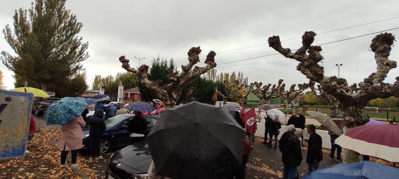 Fotos: Concentración en Sahagún ante la «dejadez» de la Junta en la comarca