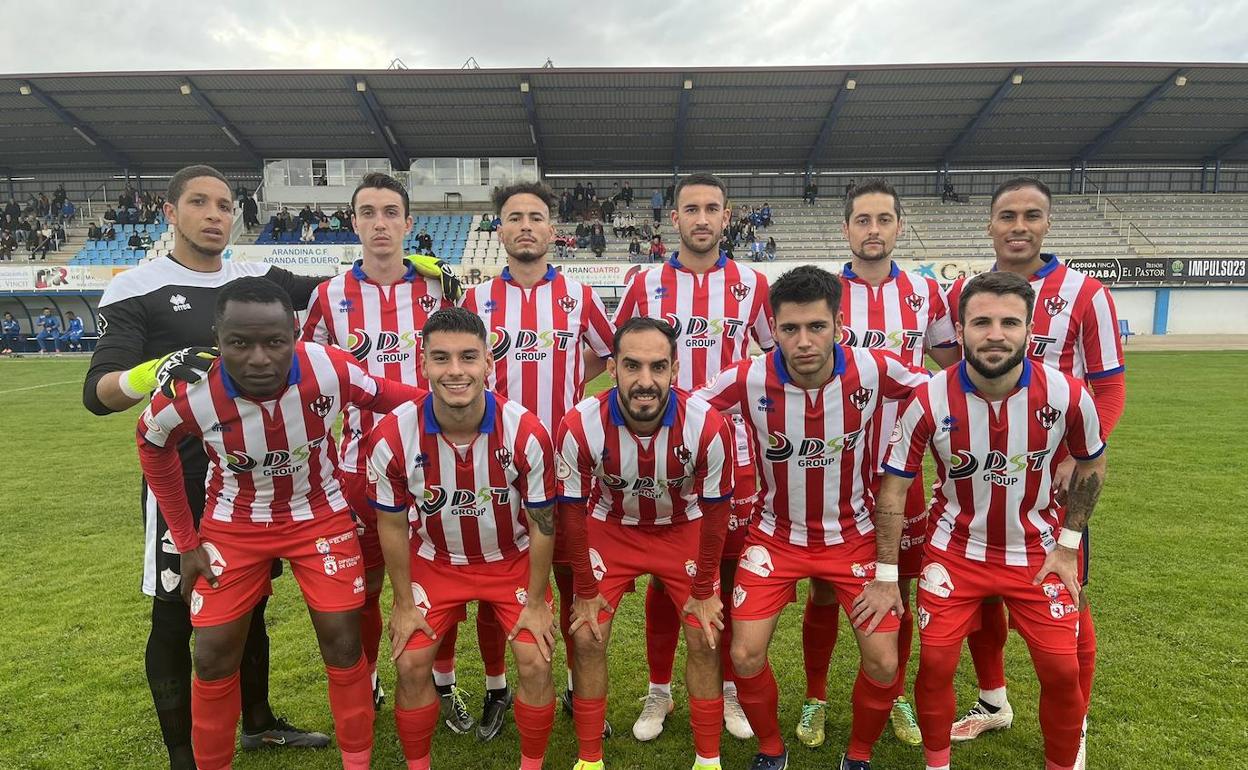 El once del Atlético Bembibre antes del partido contra la Arandina. 