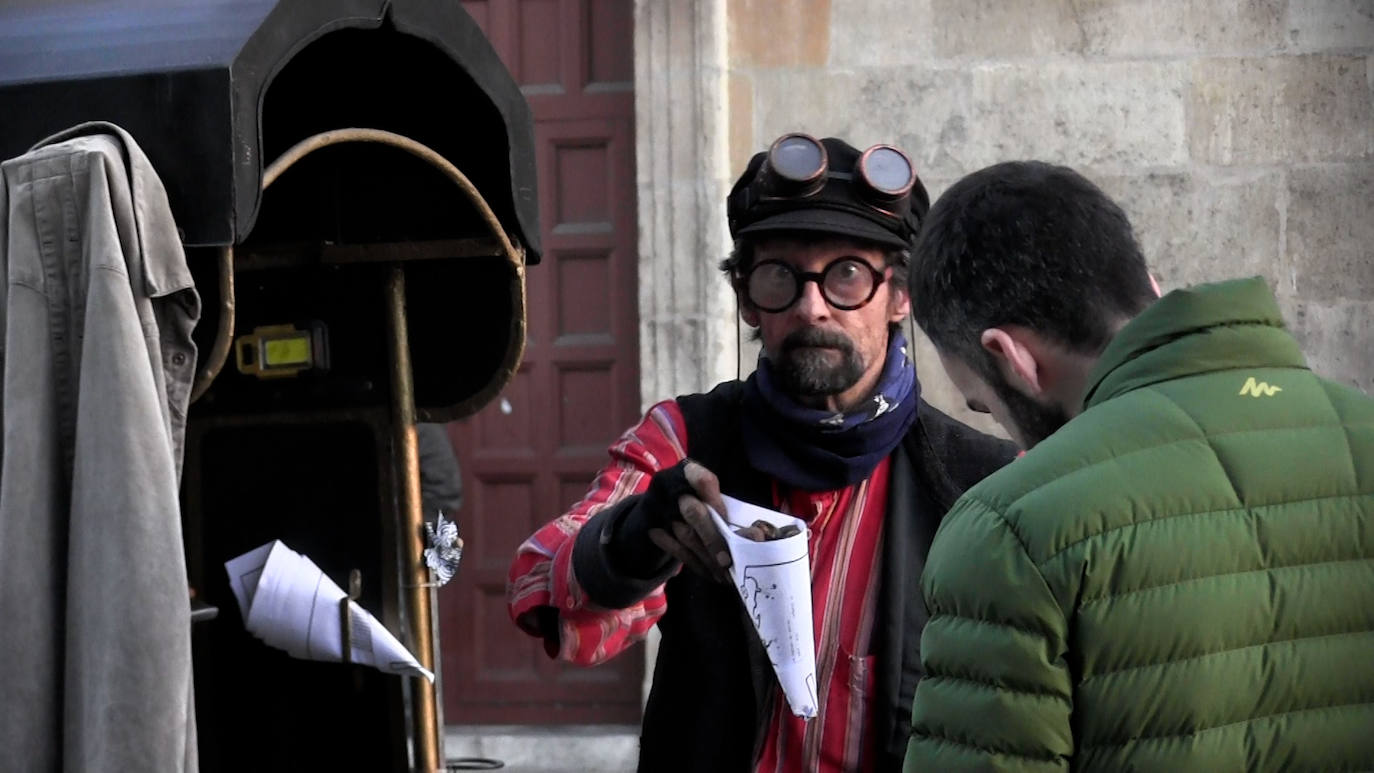 Ángel no entiende de inflacción y la venta de las castañas sigue igual que el pasado año. 