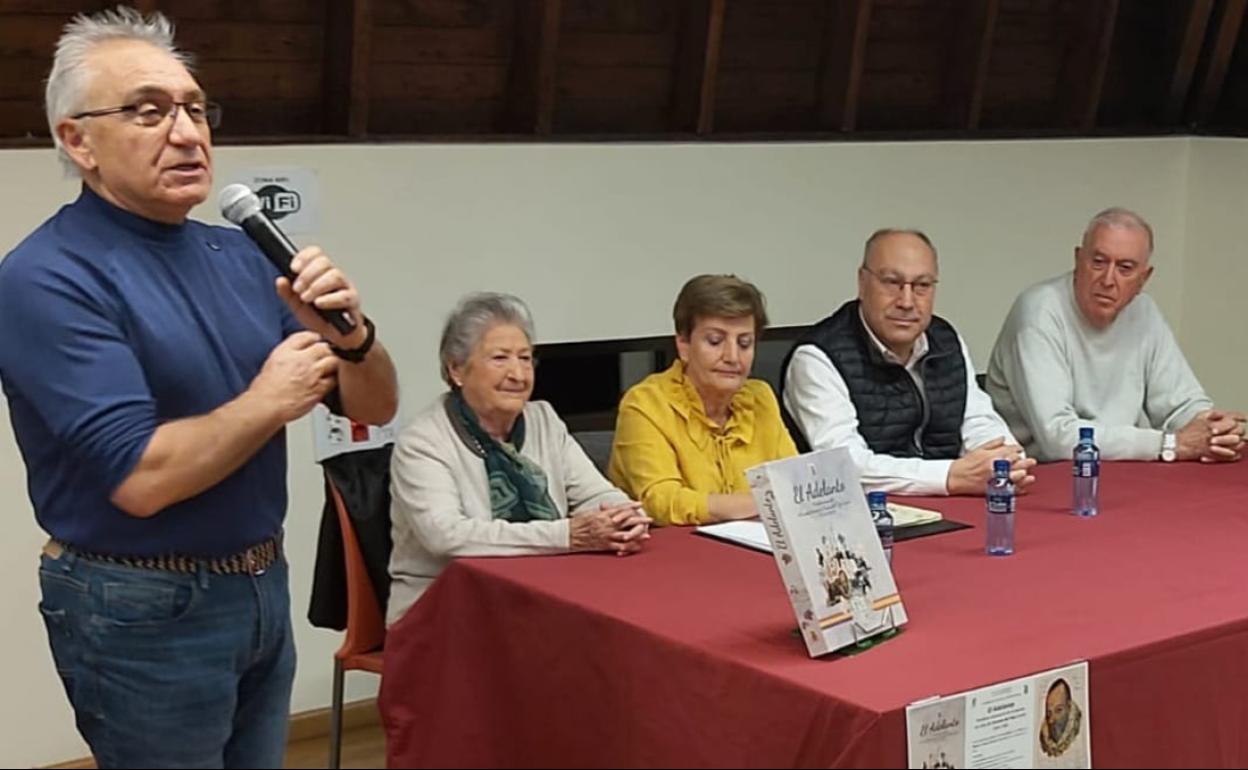 El acto tuvo lugar en la Biblioteca Padre Isla con la presencia del hijo de la maestra que lanzó la iniciativa y una de sus alumnas.