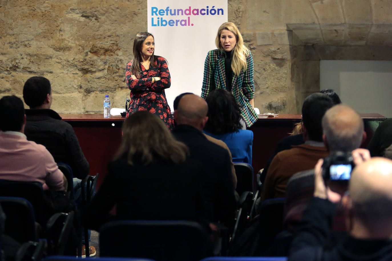 La coordinadora de Ciudadanos Comunidad Valenciana y miembro del Equipo Político para la Refundación, María Muñoz, y la coordinadora de Ciudadanos en Castilla y León, Gemma Villarroel, participan la visita a León de la gira 'Destino Refundación'