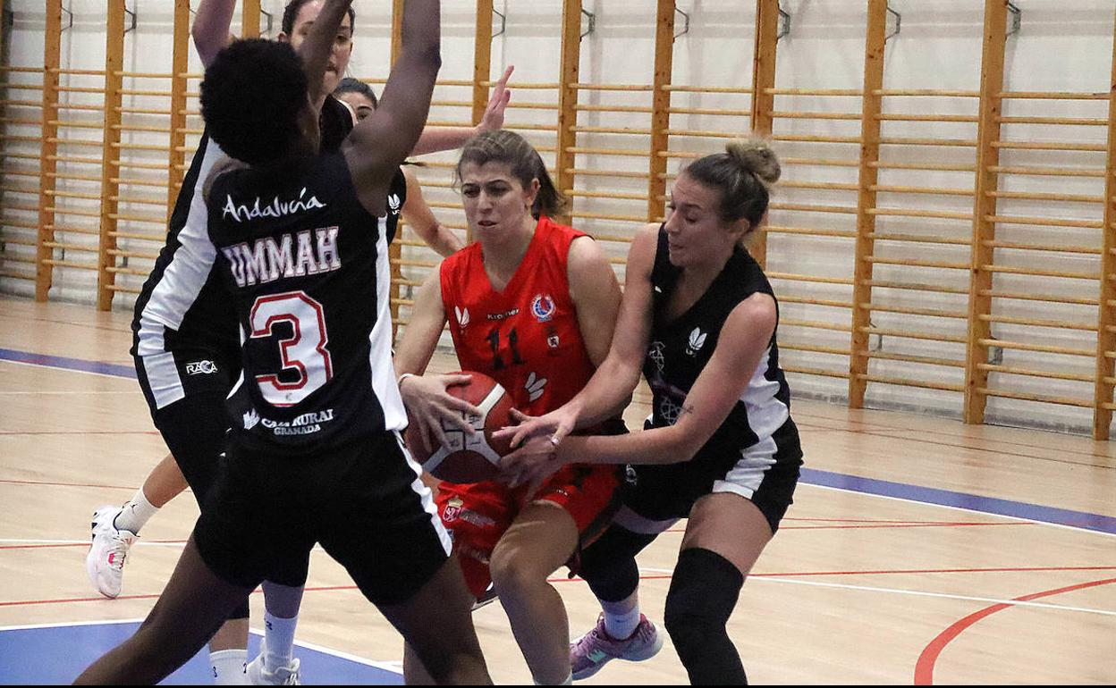 Marina Fernández, en una acción de un partido.