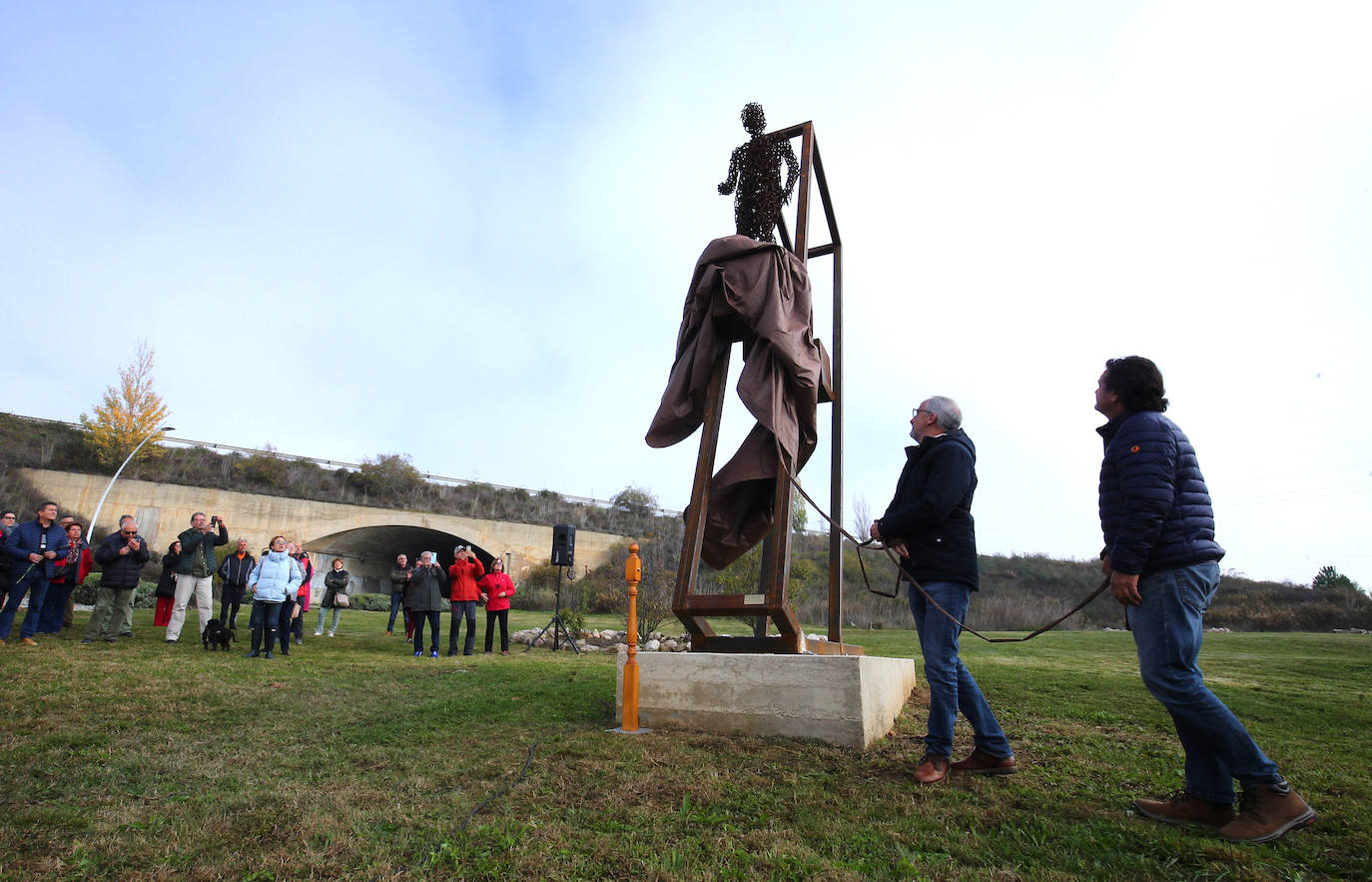 Inauguración de un monumento en homenaje a los republicanos fusilados enterrados en la zona de Montearenas en Ponferrada.