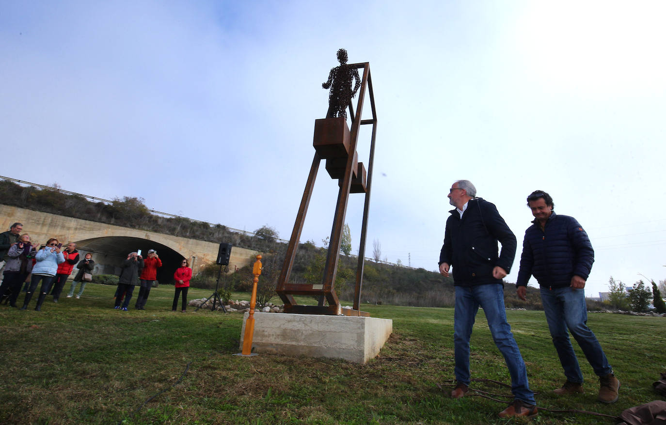 Inauguración de un monumento en homenaje a los republicanos fusilados enterrados en la zona de Montearenas en Ponferrada.