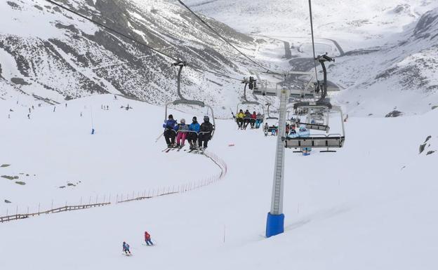 León mira al cielo para abrir el 1 de diciembre la temporada de esquí 2022-2023 en San Isidro y Leitariegos.