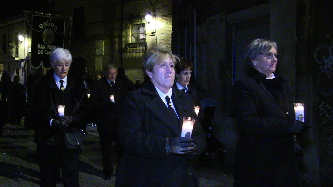 La Cofradía de Nuestra Señora de la Piedad y Ánimas del Santo Malvar, encargada de los entierros de los más pobres de la capital, recupera su procesión de difuntos con una celebración austera, pero muy emotiva