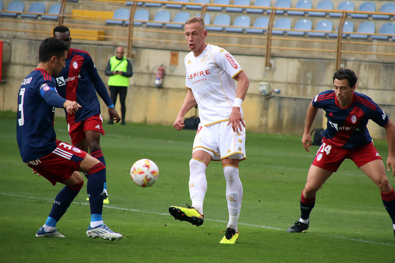 El conjunto leonés recibe al Rayo Majadahonda en la jornada 11 del grupo 1 de la Primera RFEF.