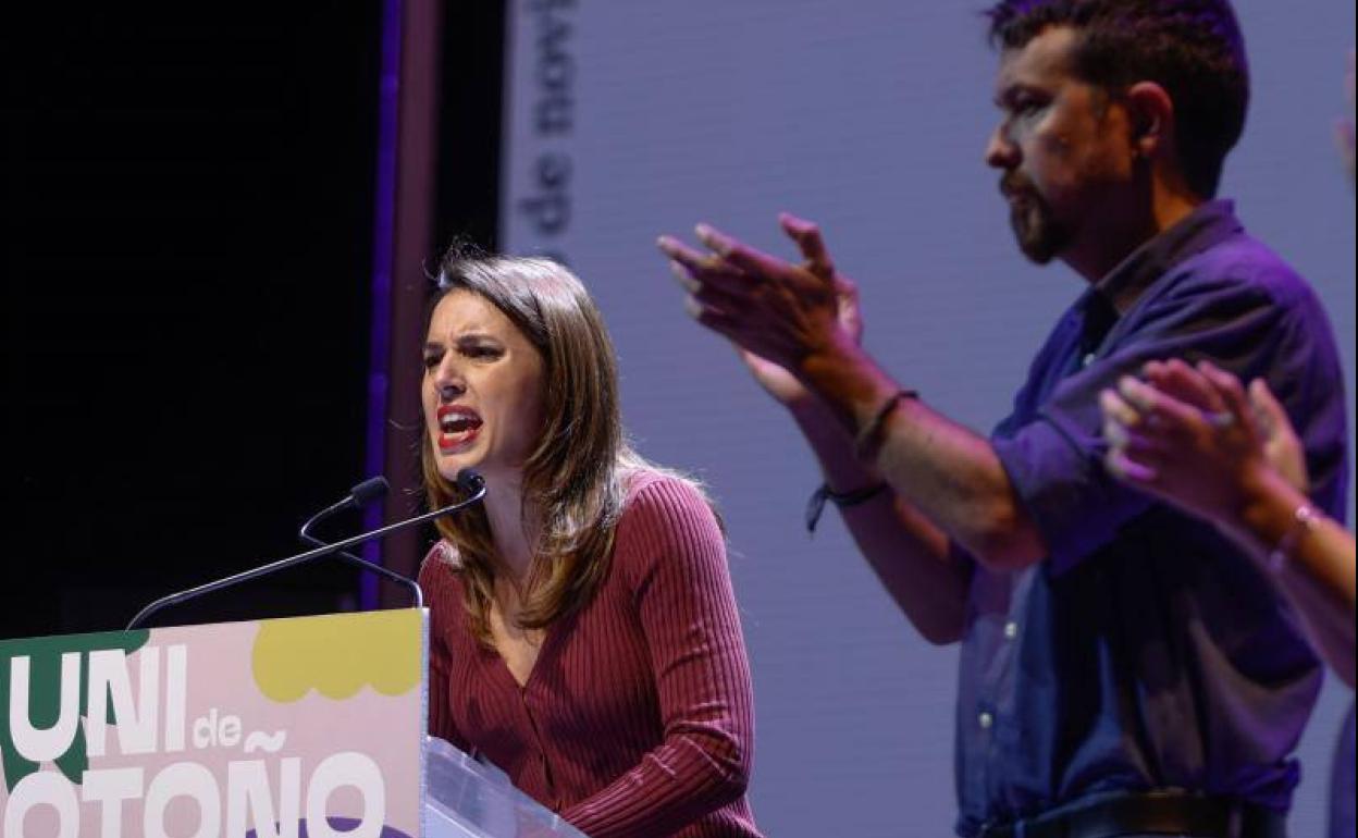 La ministra de Igualdad, Irene Montero, participa en el cierre de la 'Uni de otoño' junto a Pablo Iglesias.