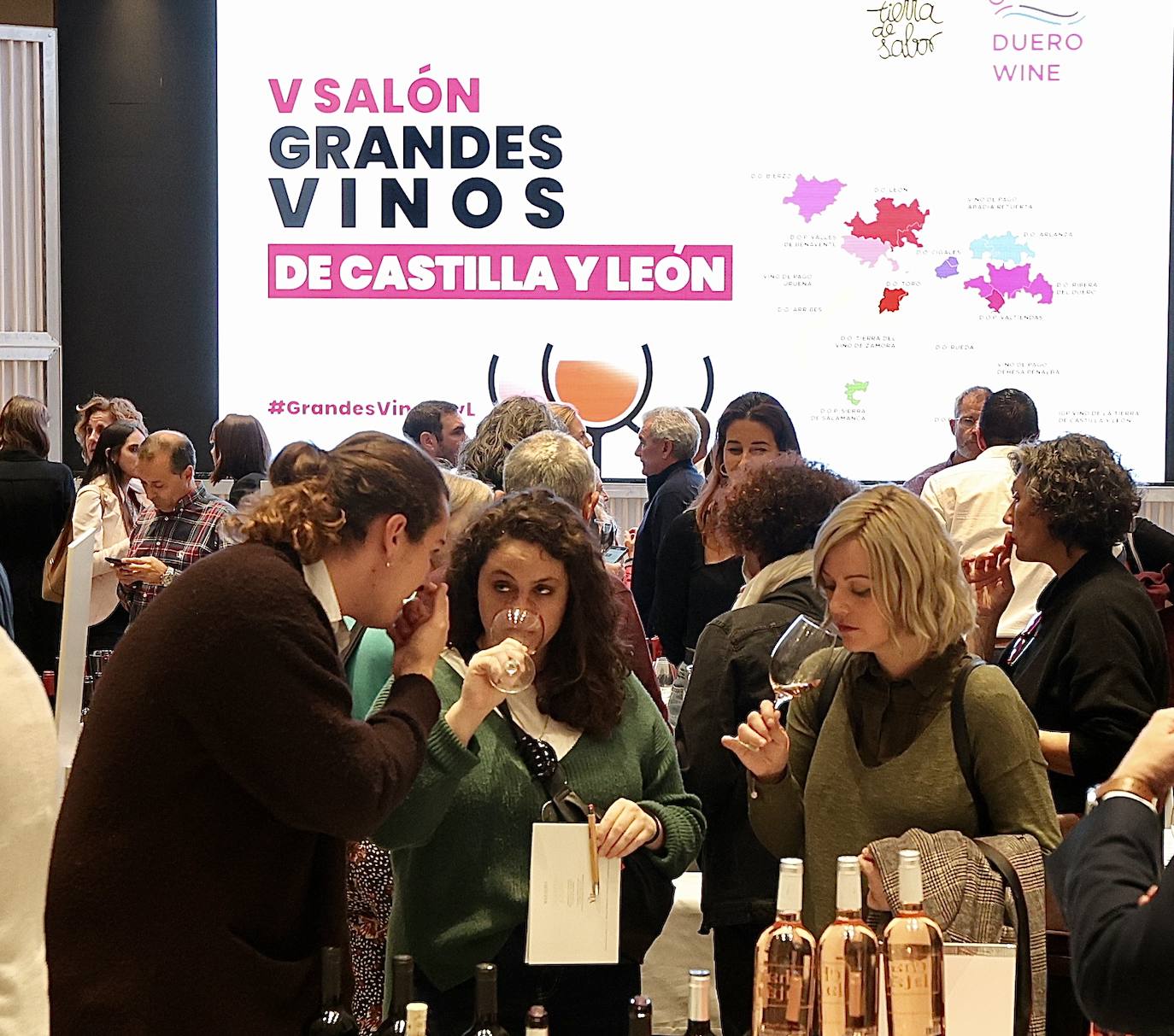 El vicepresidente de la Junta de Castilla y León, Juan García-Gallardo, asiste al V Salón de Grandes Vinos de Castilla y León.