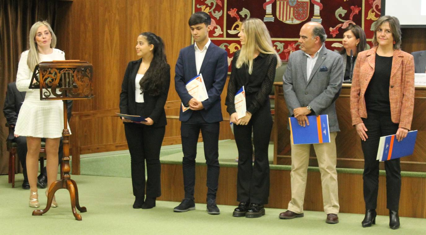 Entrega de premios del concurso de relatos sobre economía inclusiva convocado por la Ule.