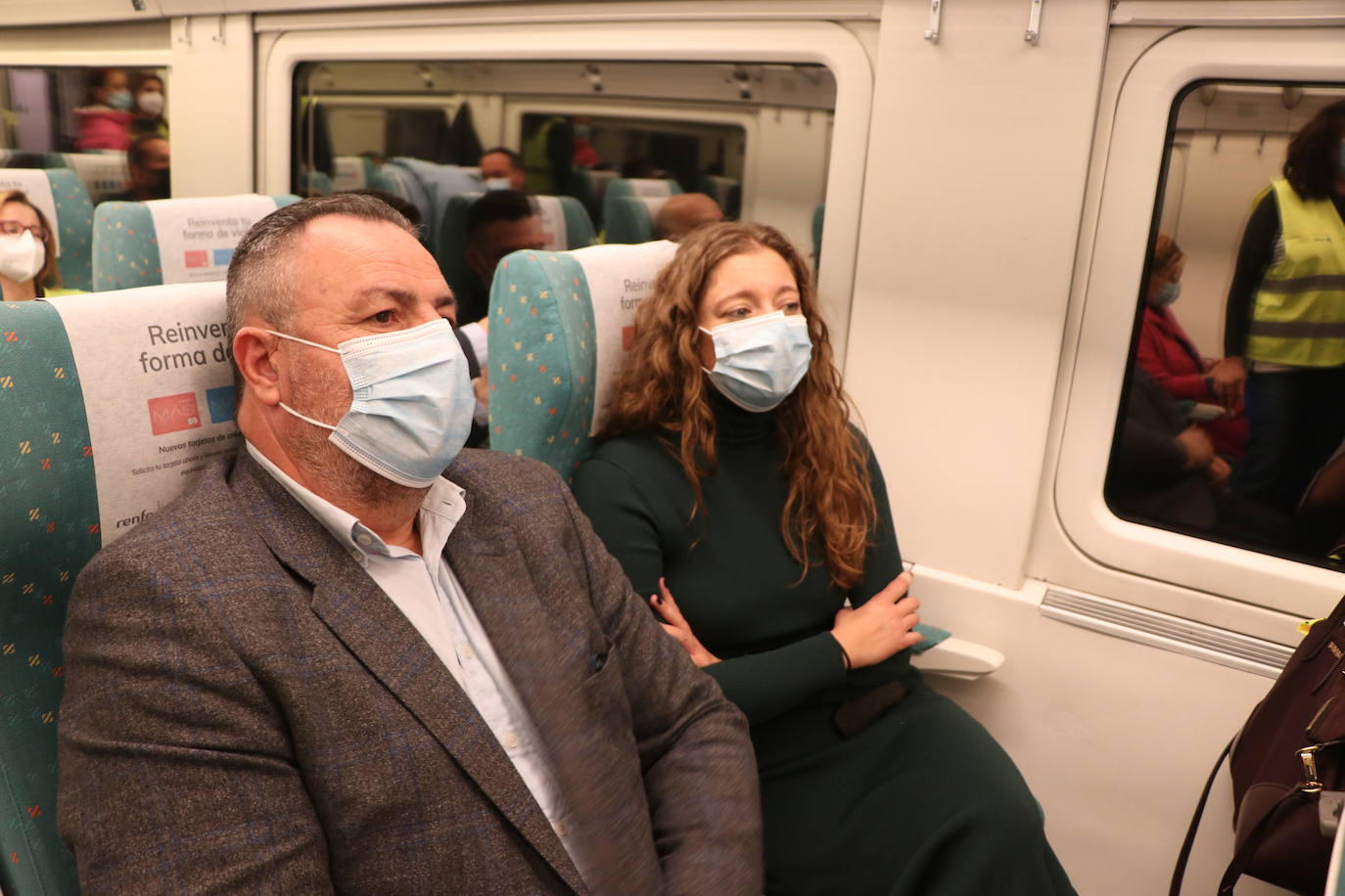 El primer tren con pasajeros ha cruzado este miércoles el corazón de la Variante de Pajares: «Es un día histórico». Ha sido un nutrido grupo de periodistas quienes han recorrido esta infraestructura logística de primer nivel, una de las más importantes a nivel europeo. 