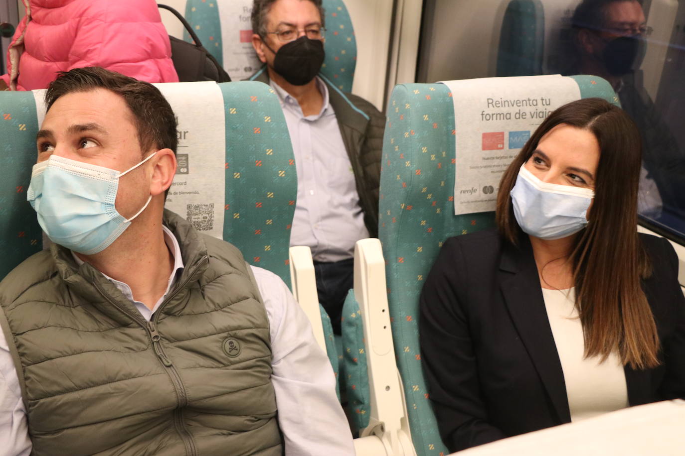 El primer tren con pasajeros ha cruzado este miércoles el corazón de la Variante de Pajares: «Es un día histórico». Ha sido un nutrido grupo de periodistas quienes han recorrido esta infraestructura logística de primer nivel, una de las más importantes a nivel europeo. 