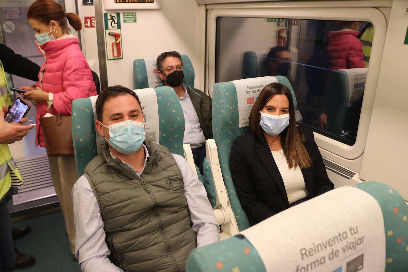 El primer tren con pasajeros ha cruzado este miércoles el corazón de la Variante de Pajares: «Es un día histórico». Ha sido un nutrido grupo de periodistas quienes han recorrido esta infraestructura logística de primer nivel, una de las más importantes a nivel europeo. 