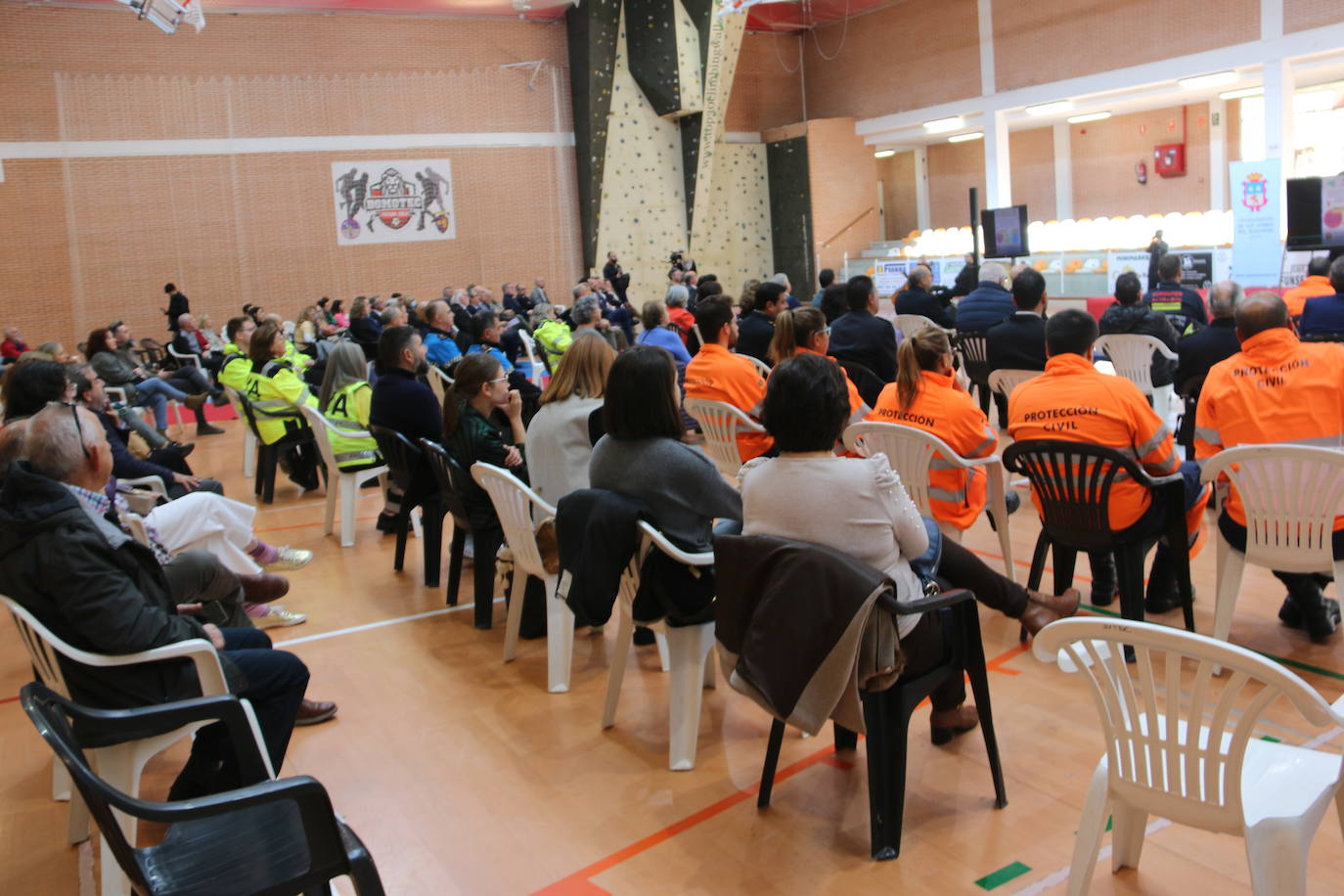 Entrega de reconocimientos a los agentes que participaron de forma activa en la lucha contra la pandemia en León.