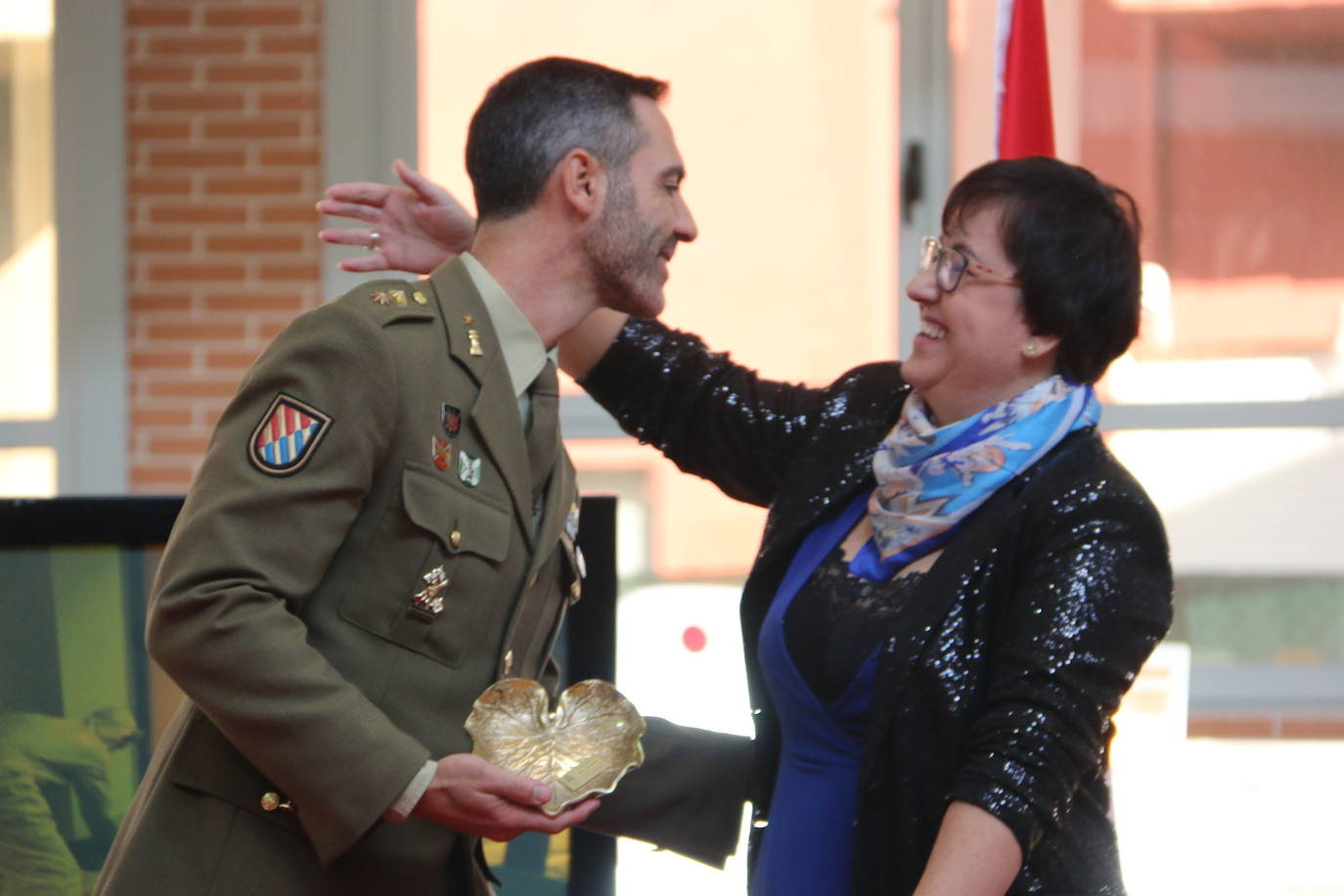 Entrega de reconocimientos a los agentes que participaron de forma activa en la lucha contra la pandemia en León.