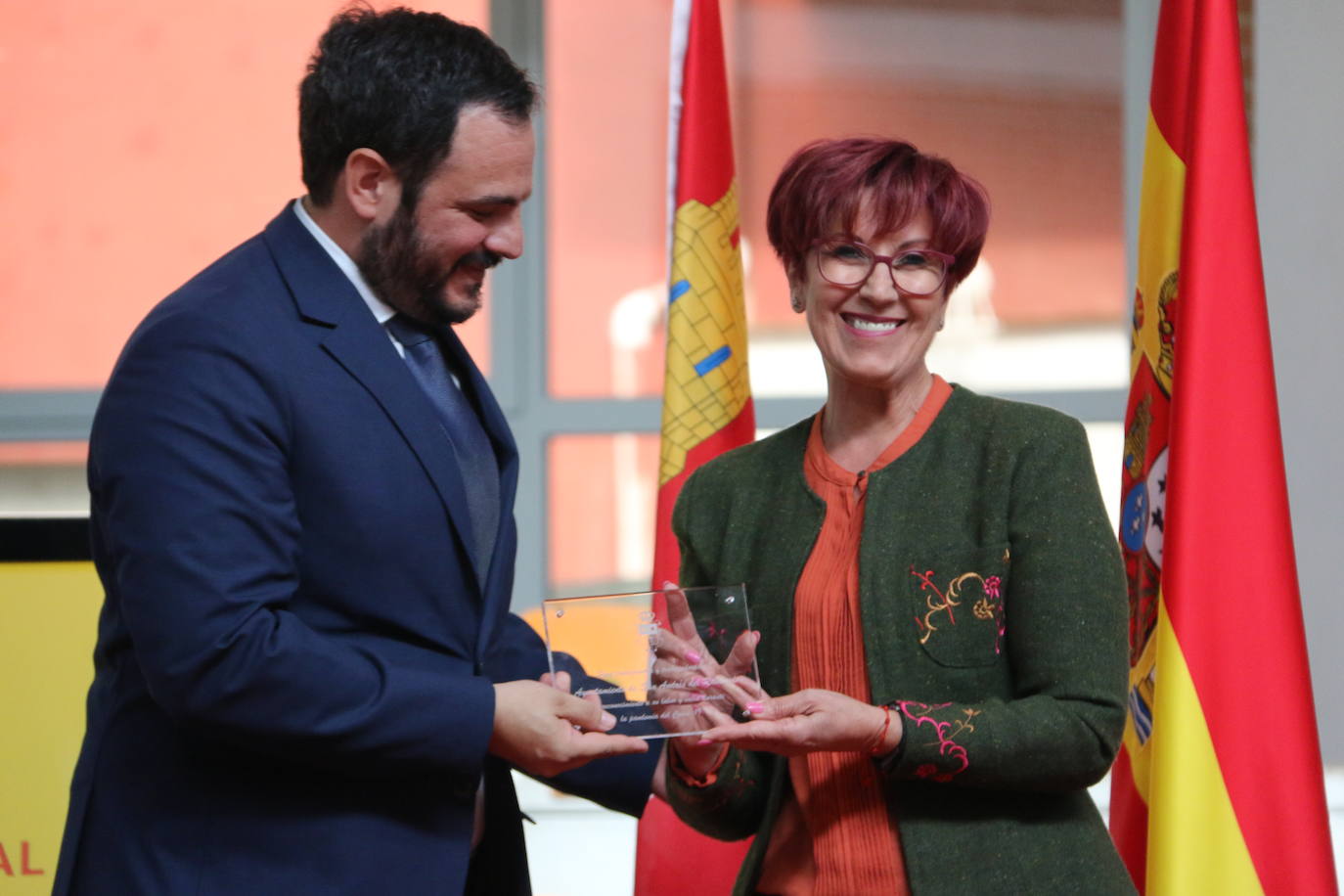 Entrega de reconocimientos a los agentes que participaron de forma activa en la lucha contra la pandemia en León.