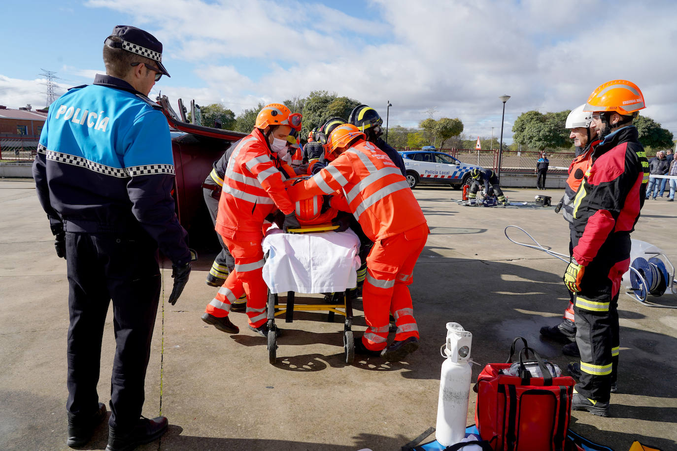 Simulacro en un curso sobre intervención en accidentes de tráfico, en Tordesillas (Valladolid).