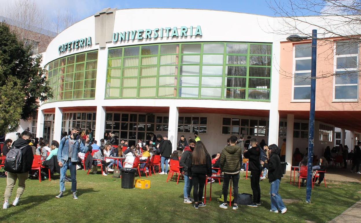 La Cafetería del Campus ofrecerá a partir de las 20:30 horas un concierto titulado 'Black Music Organ Party'.