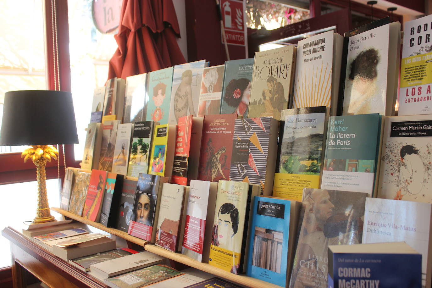 La librería mutante Tula Varona en León celebra el Día de las Librerías en su particular local con cafetería. 