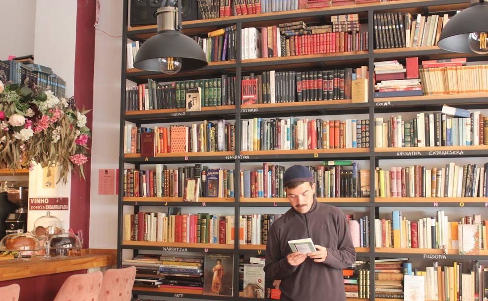La librería Tula Varona celebra el Día de la Librería en su particular local con cafetería.