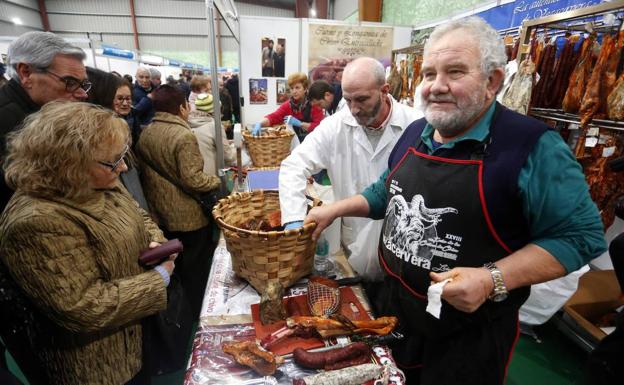 Vegacervera vuelve a presumir de feria y de cecina de chivo