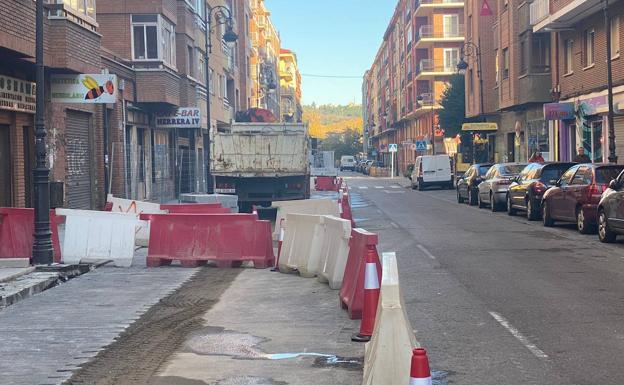 Imagen. Obras en la avenida José María Fernández del barrio de El Ejido. 