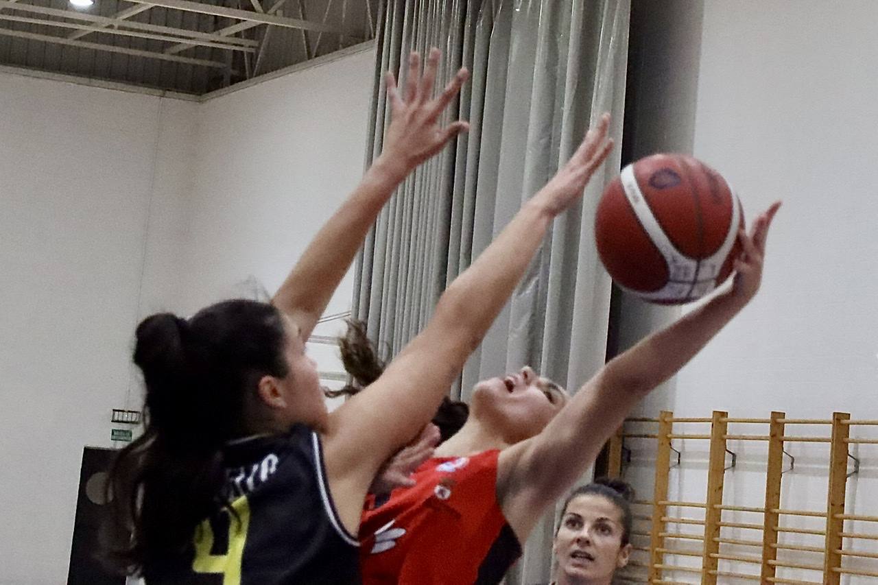 Derrota del BF León ante el Mariscos Antón Cortegada.