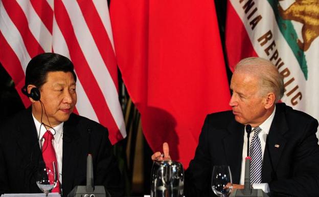 Los presidentes de EE UU, Joe Biden, y China, Xi Jinping, mantuvieron un encuentro en Los Ángeles el pasado febrero.