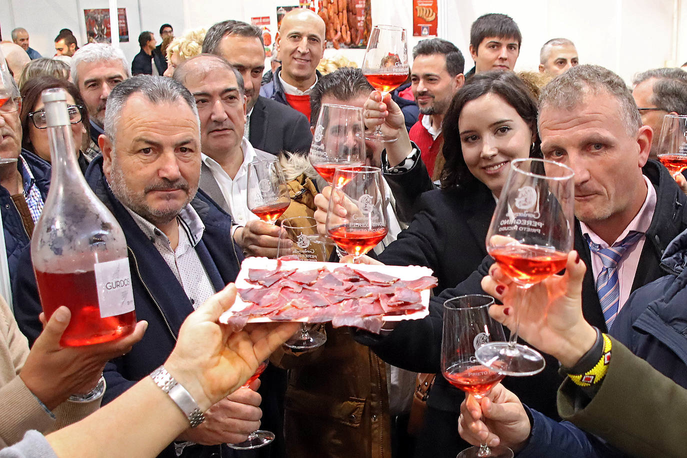 El secretario general del PSOE de Castilla y León, Luis Tudanca; el presidente de la Diputación de León, Eduardo Morán; el secretario provincial Javier Cendón y el alcalde Octavio González asisten a la XXXI Feria de la cecina de Vegacervera