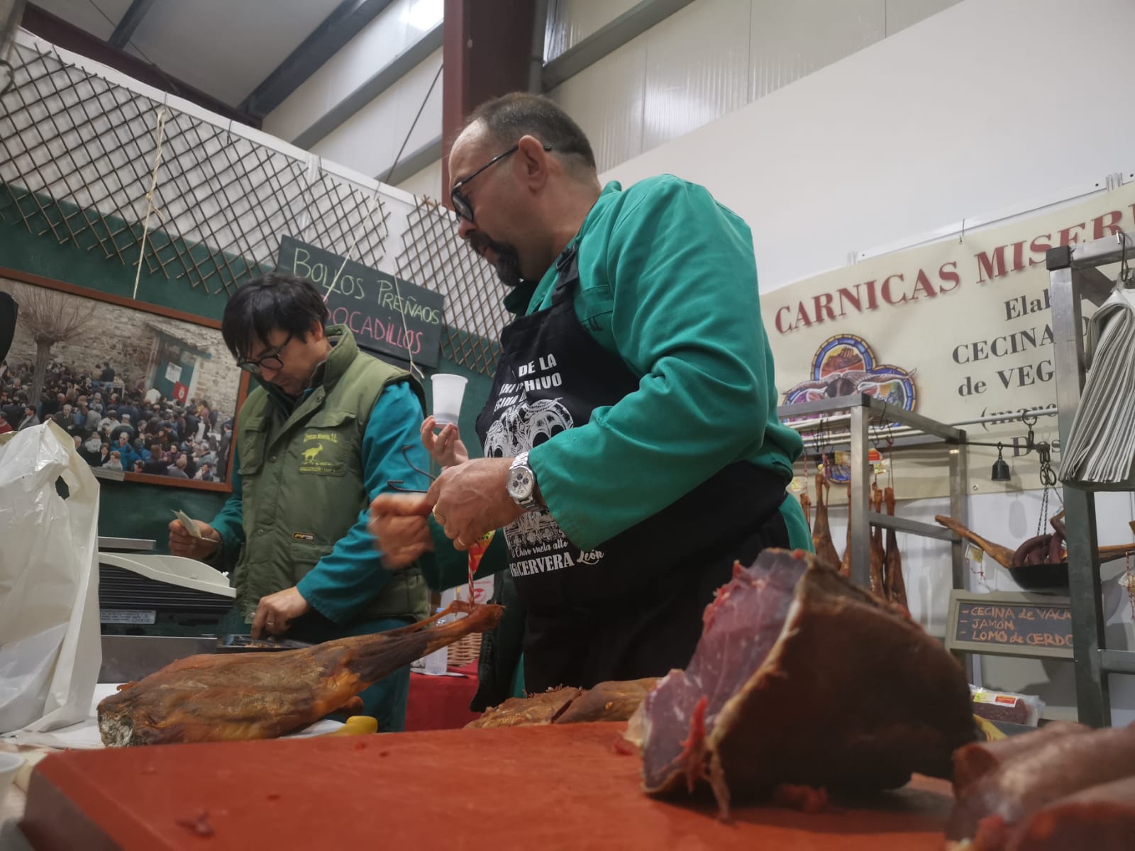 Más de 2.500 raciones se han repartido en la mañana de este domingo en Vegacervera