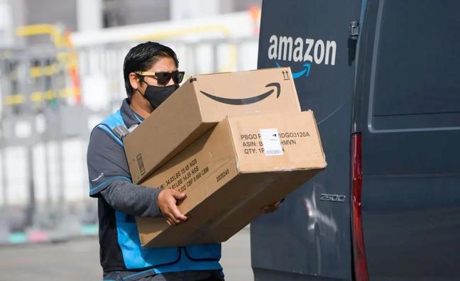 Imagen de un repartidor de Amazon. La empresa plantea el despido de 11.000 trabajadores./