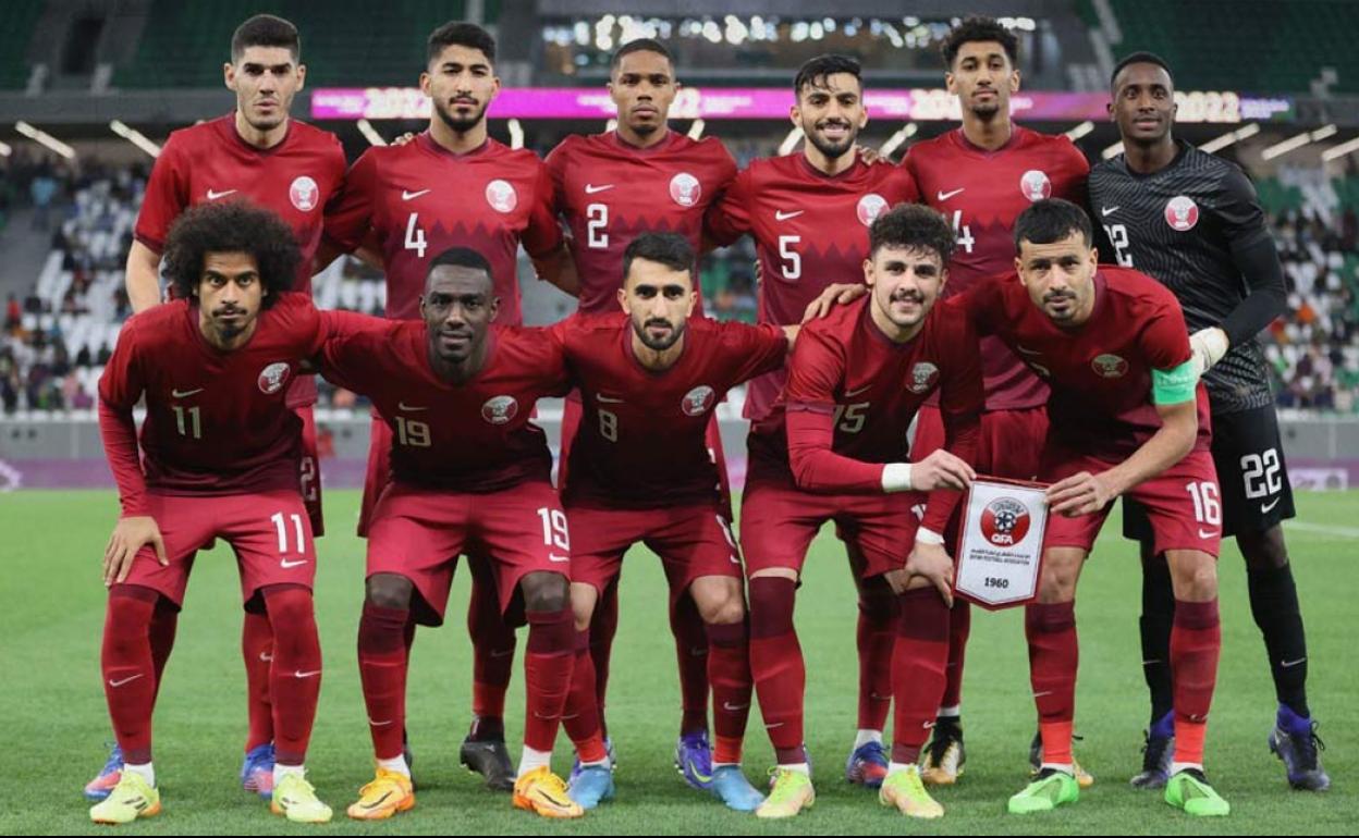 La selección de Qatar disputa su primer Mundial.