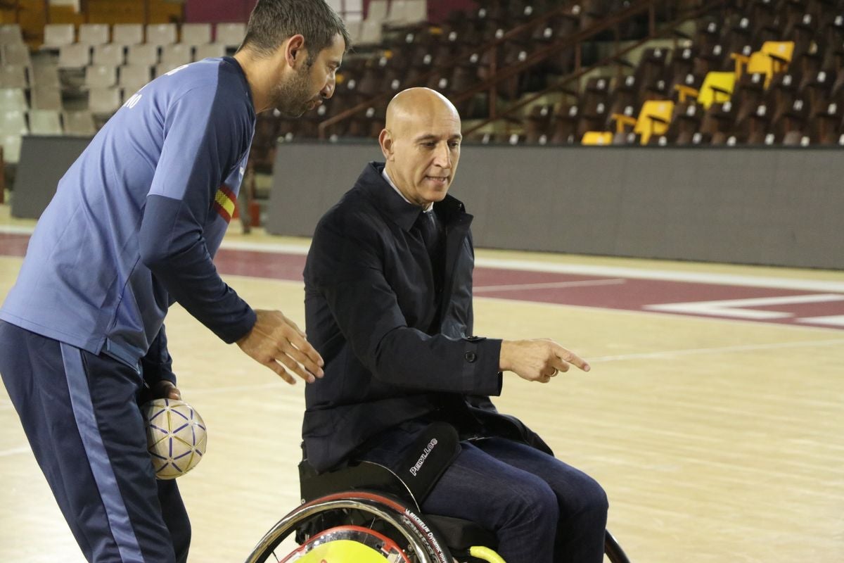 La selección nacional de balonmano en silla de ruedas finaliza su concentración en León antes de acudir al Mundial de Portugal que empieza el viernes