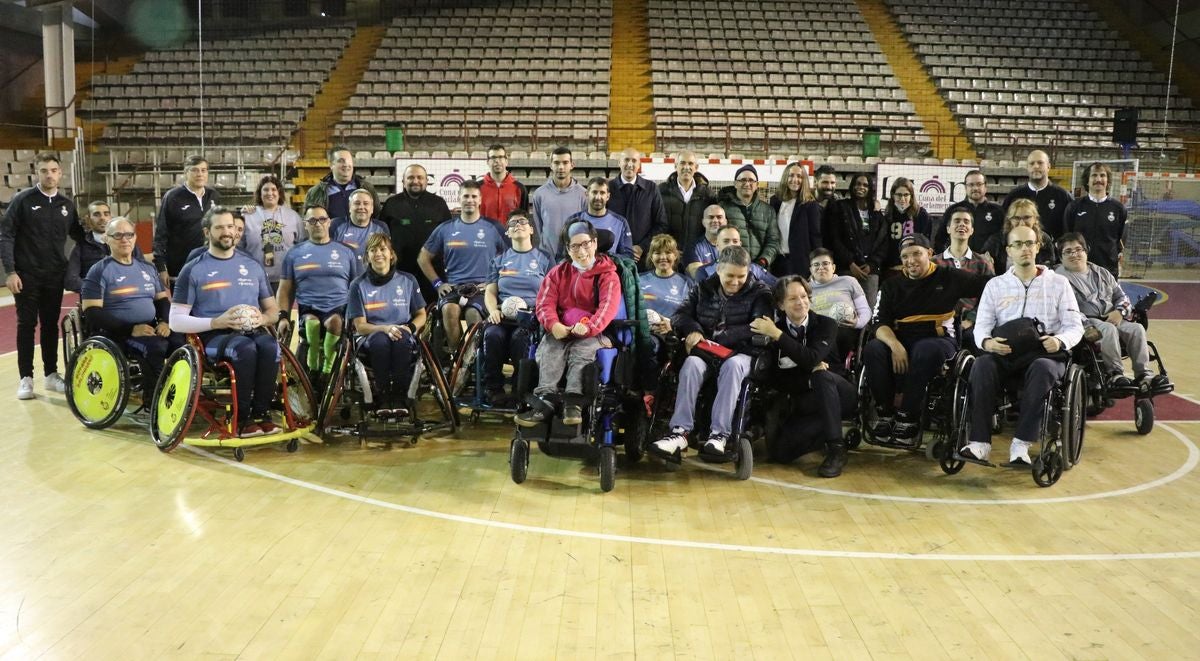 La selección nacional de balonmano en silla de ruedas finaliza su concentración en León antes de acudir al Mundial de Portugal que empieza el viernes