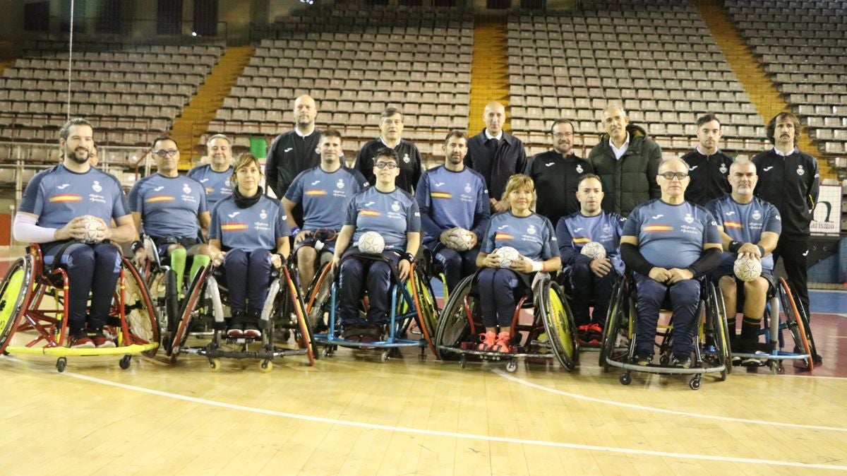 La selección nacional de balonmano en silla de ruedas finaliza su concentración en León antes de acudir al Mundial de Portugal que empieza el viernes