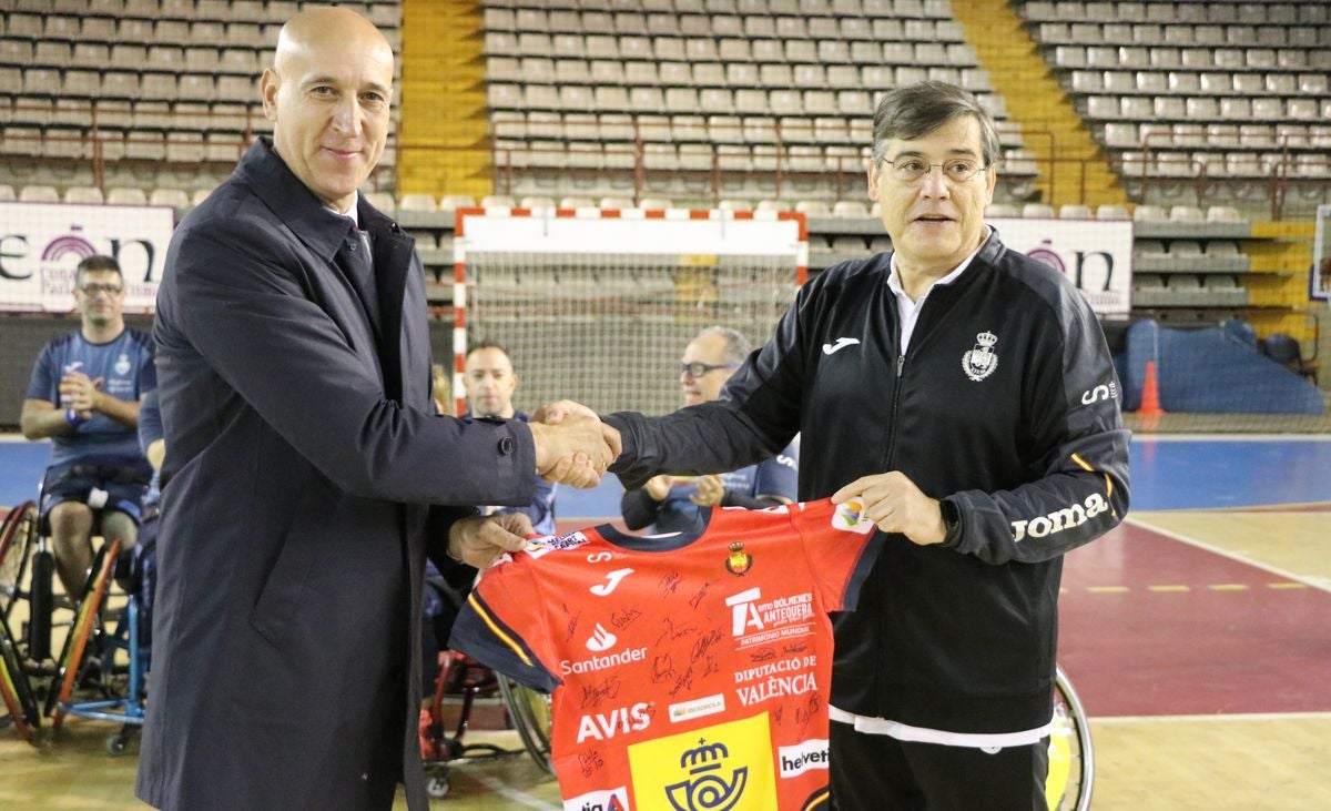 La selección nacional de balonmano en silla de ruedas finaliza su concentración en León antes de acudir al Mundial de Portugal que empieza el viernes