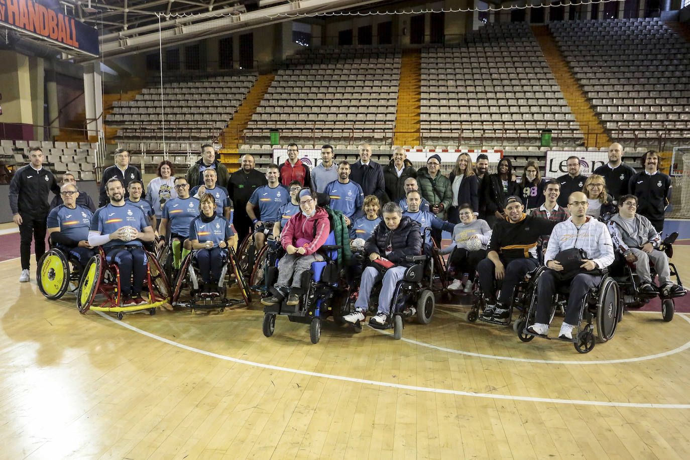 La selección nacional de balonmano en silla de ruedas finaliza su concentración en León antes de acudir al Mundial de Portugal que empieza el viernes